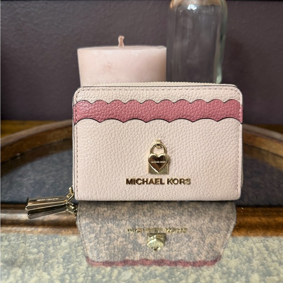 ‼️SOLD ‼️ Michael Kors Scalloped Bicolor Pebble Leather Coin Card Case Wallet - Picture 2 of 9